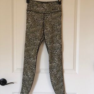 Nike Women’s Cheetah Dri Fit Leggings. Size XS. NWOT.